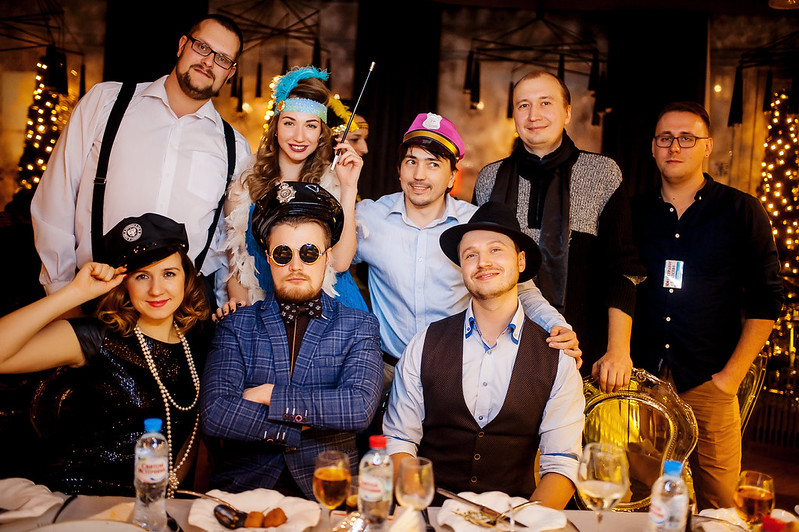 Команда компании празднует Новый год в ресторане Кургане